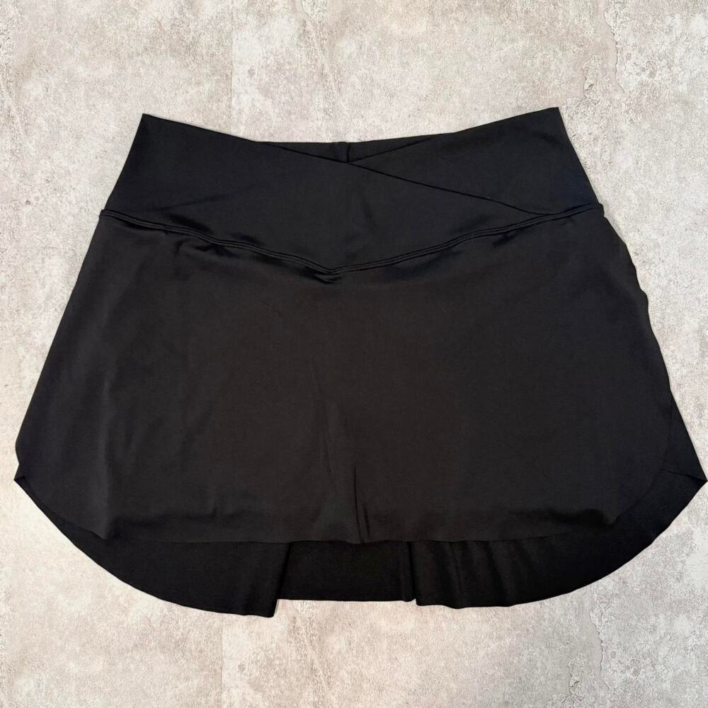 Sporty Tennis Crossover Mini Skort in Black